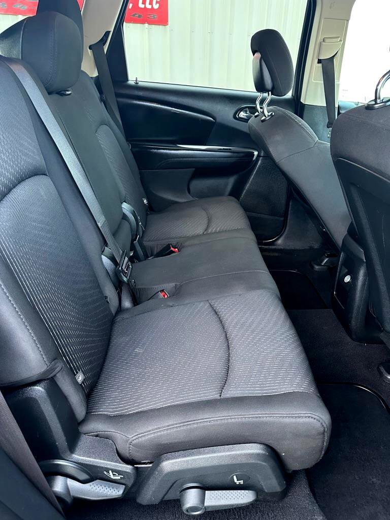 Used 2017 Dodge Journey SXT w/ Comfort/Convenience Group image 8
