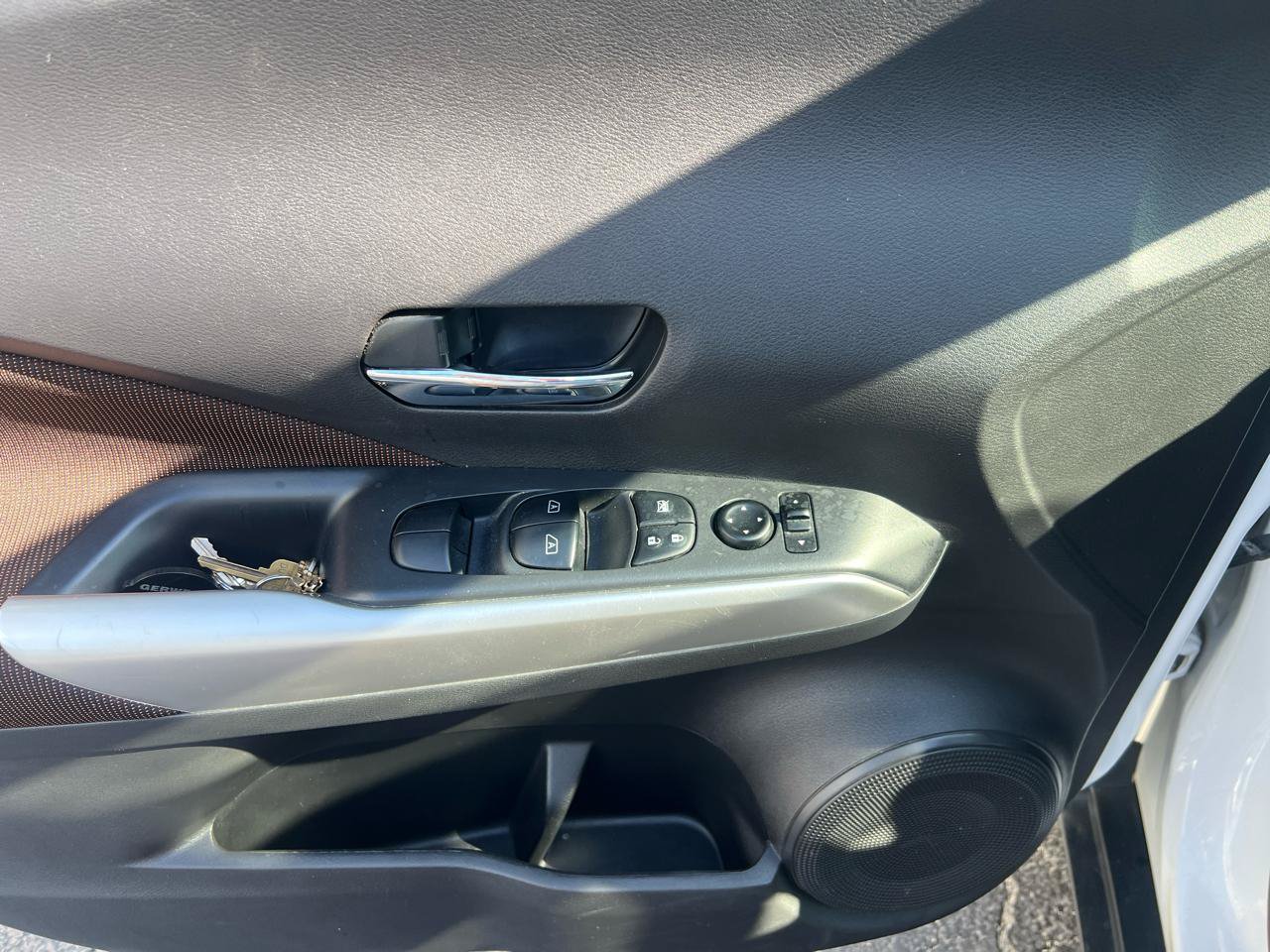 Used 2020 Nissan Kicks SR FWD image 16
