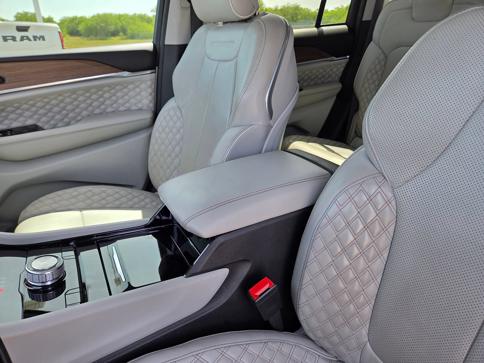 Used 2022 Jeep Grand Cherokee Summit RWD image 34