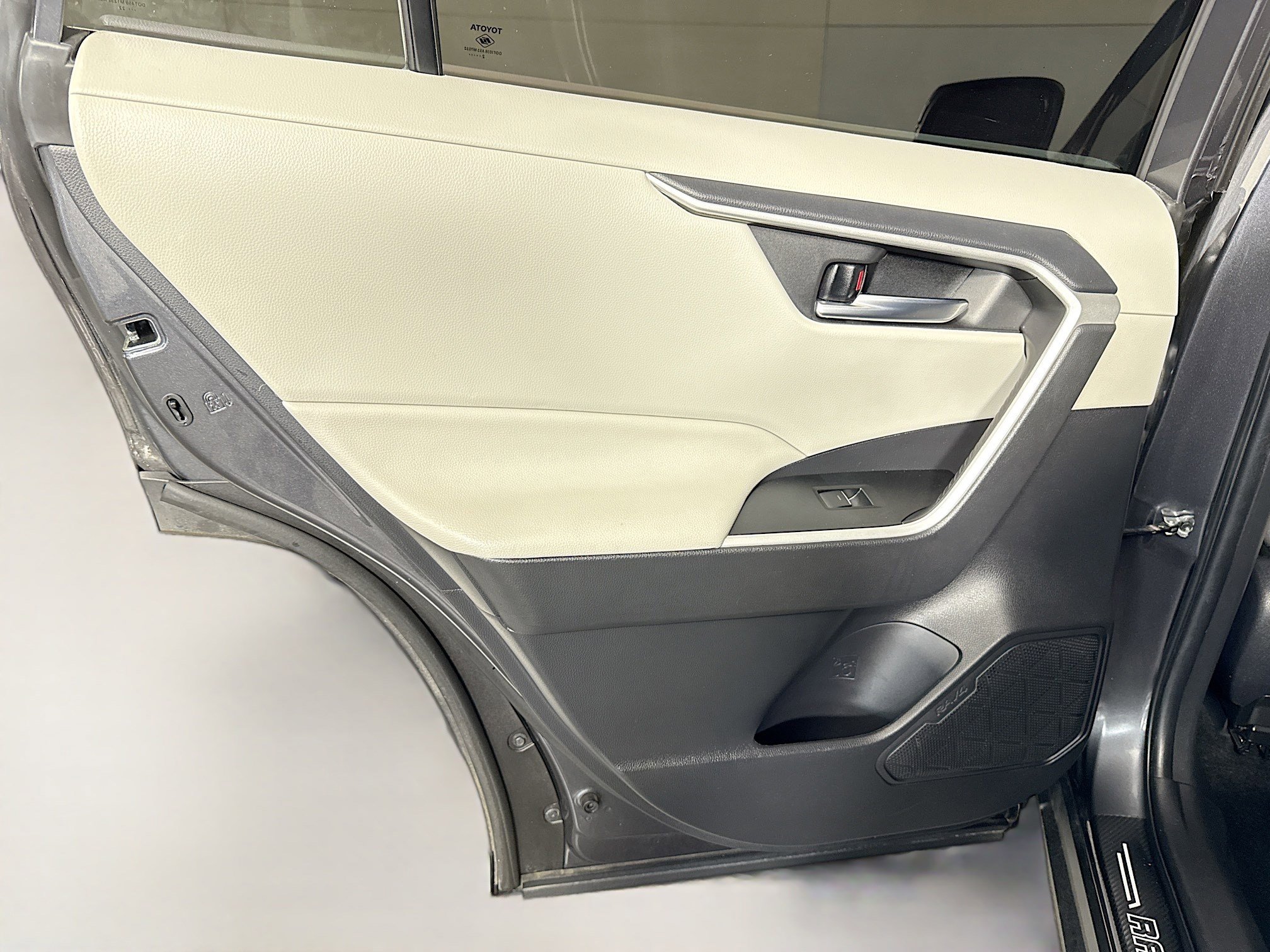 Used 2022 Toyota RAV4 XLE image 26