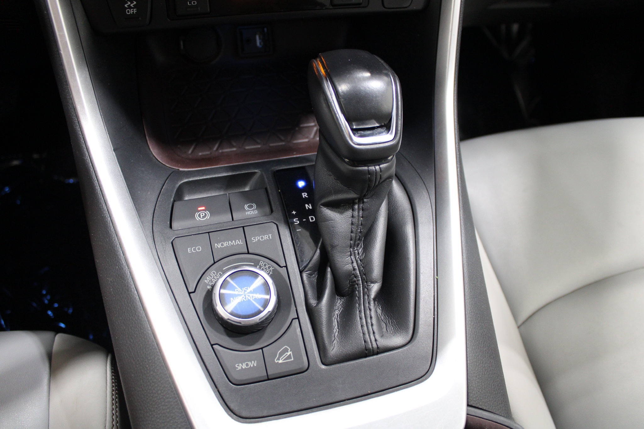 Used 2019 Toyota RAV4 Limited AWD/4WD image 33