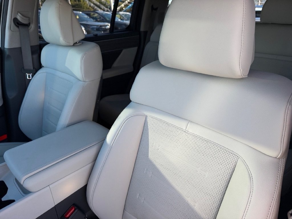 New 2027 Hyundai Santa Fe Limited AWD/4WD image 13