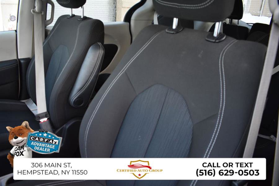 Used 2024 Chrysler Voyager LX image 10