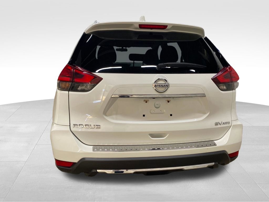 Used 2017 Nissan Rogue SV w/ SV Premium Package image 4