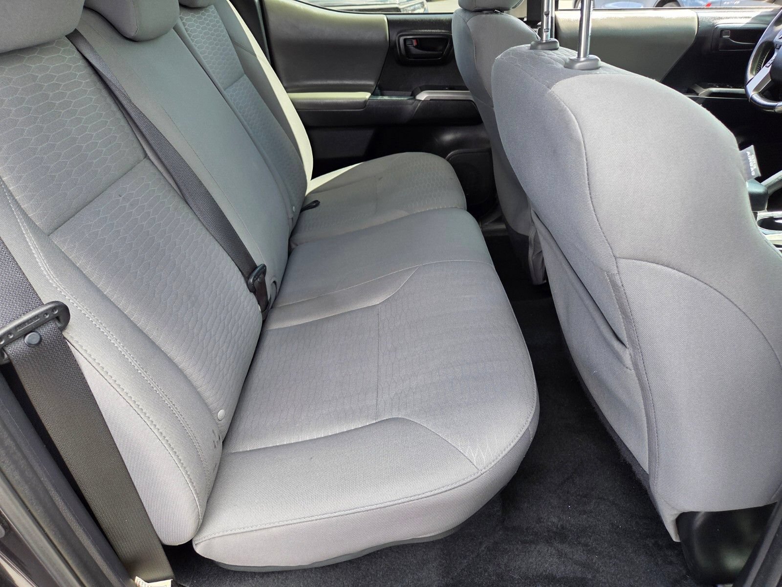 Used 2018 Toyota Tacoma SR5 RWD image 14