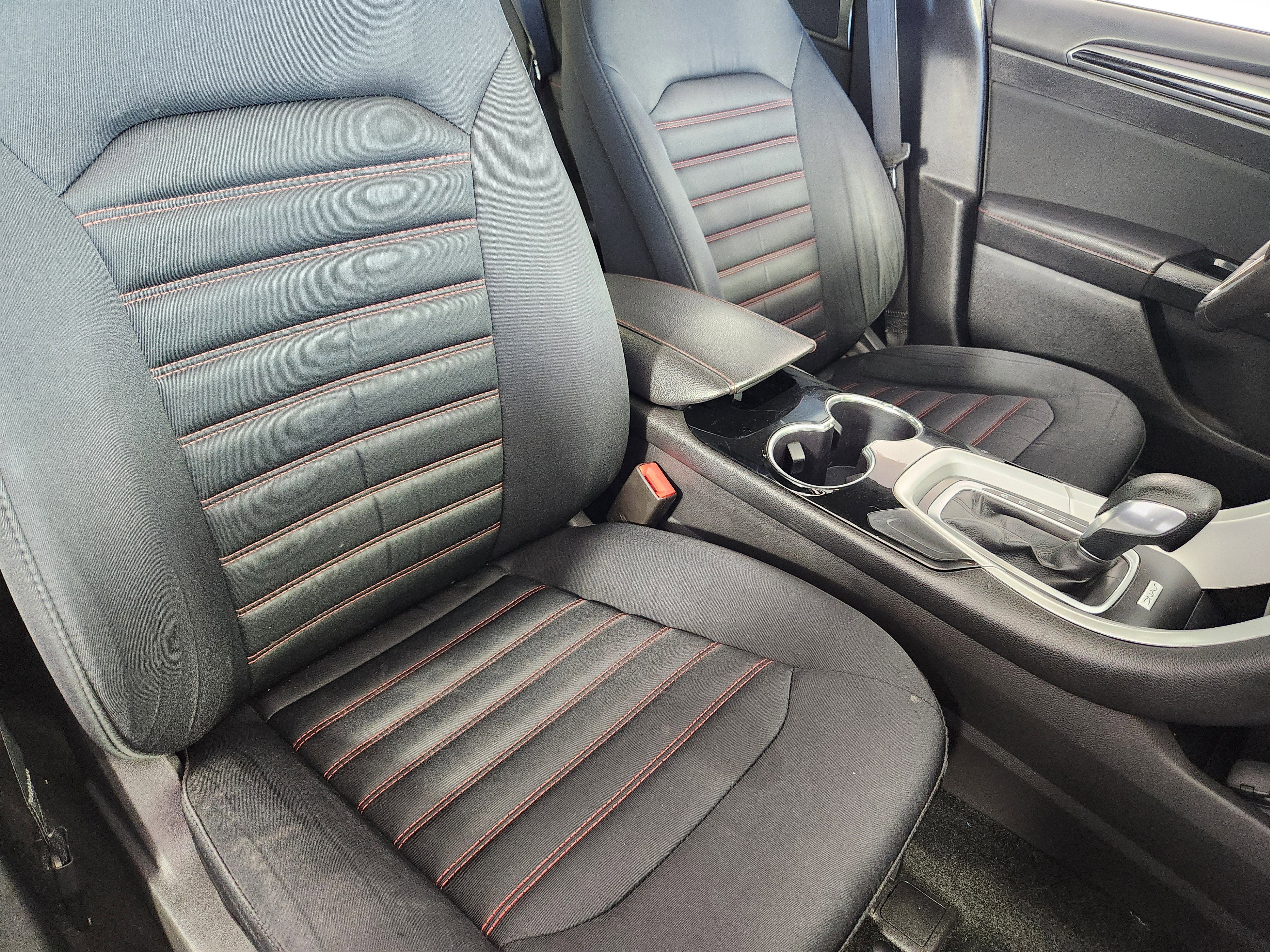 Used 2016 Ford Fusion SE w/ Equipment Group 201A FWD image 11