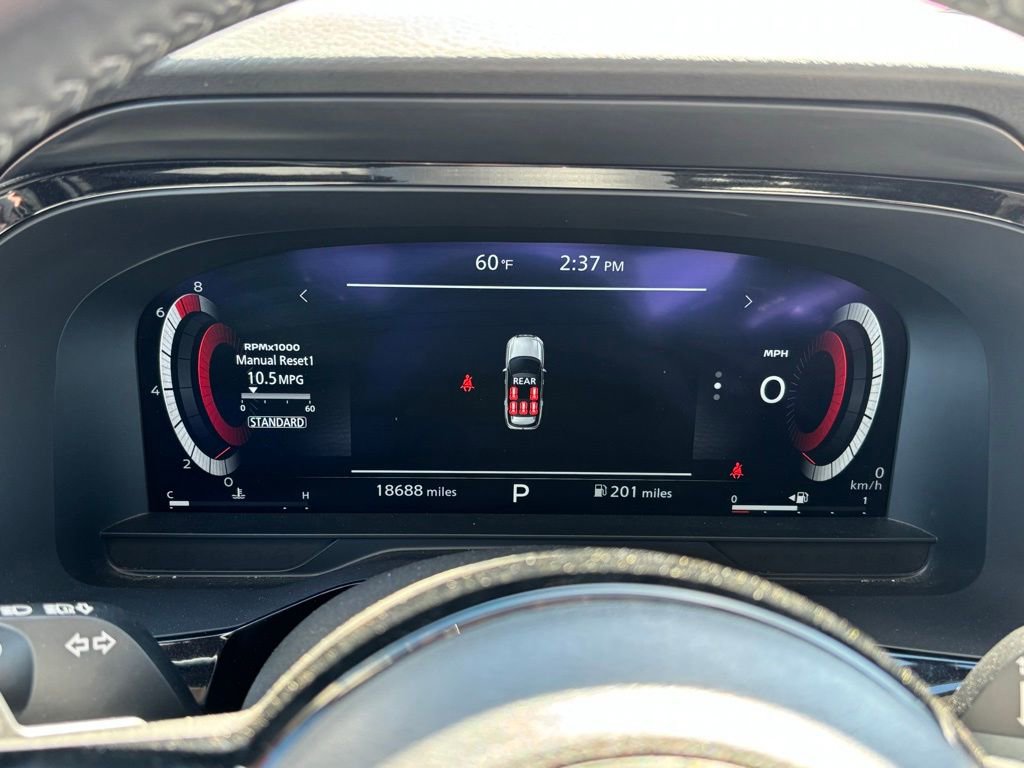 Used 2024 Nissan Pathfinder Platinum image 16