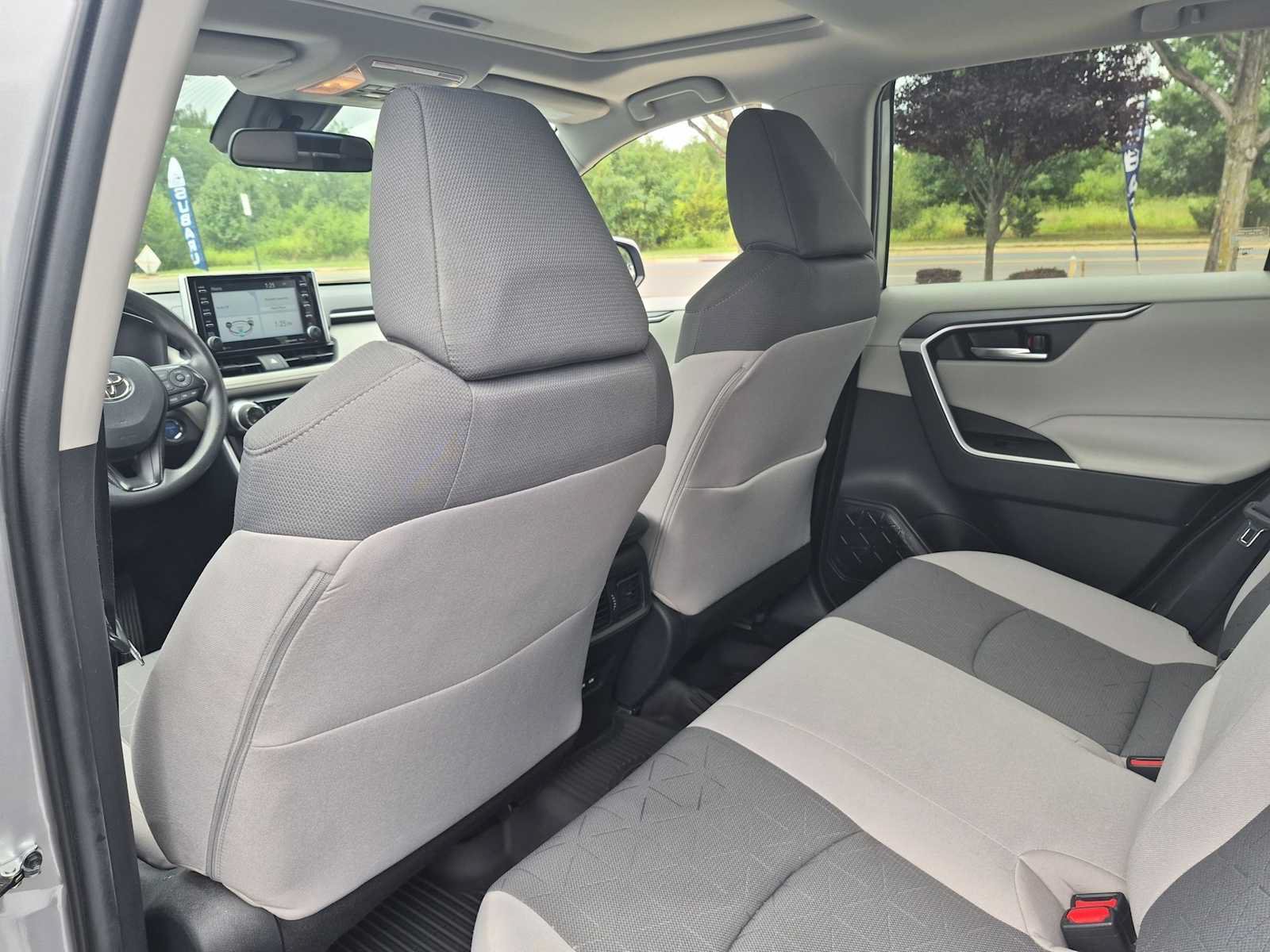 Used 2021 Toyota RAV4 XLE w/ Convenience Package AWD/4WD image 18