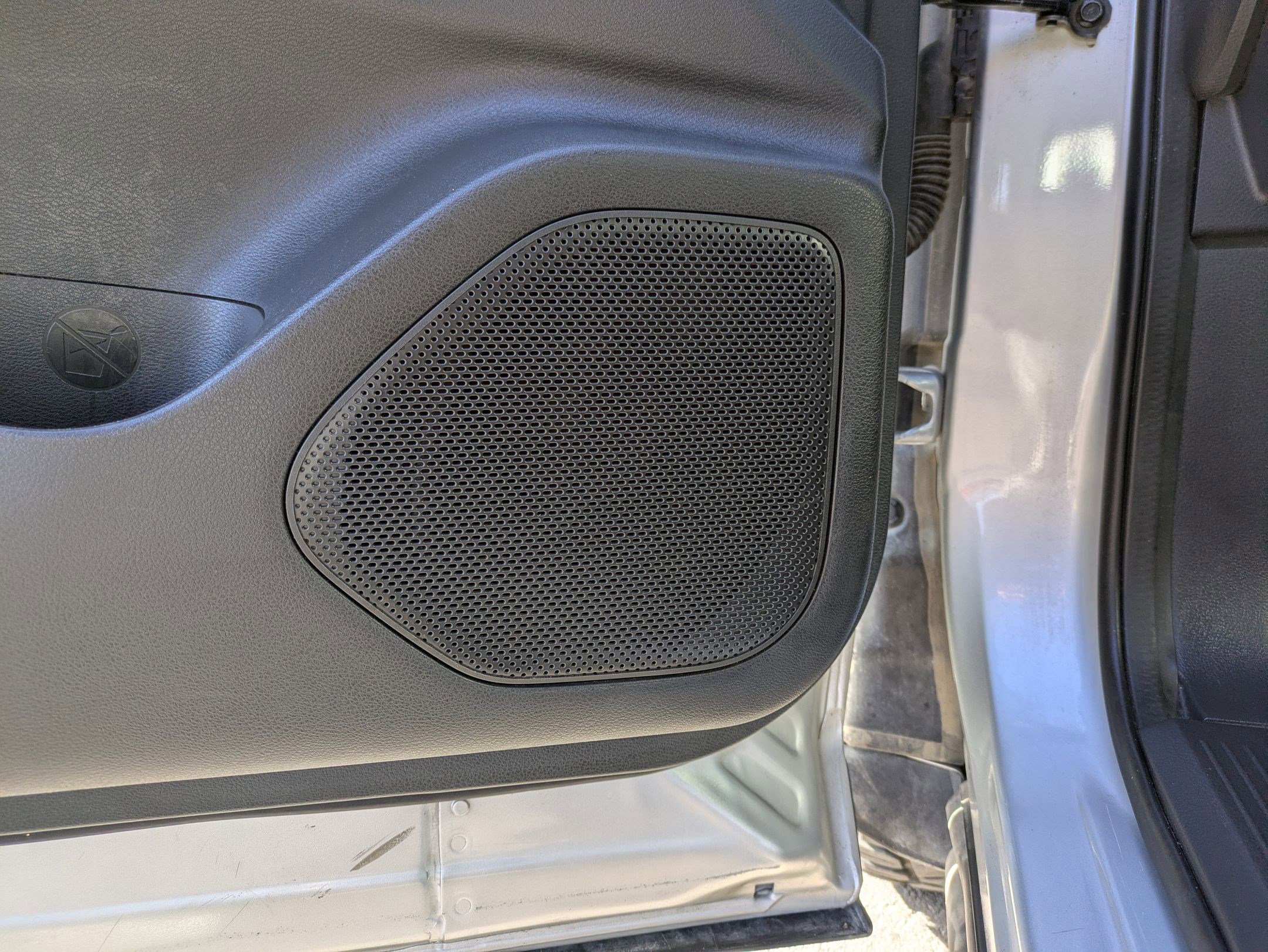 Used 2022 Nissan Rogue SV image 15