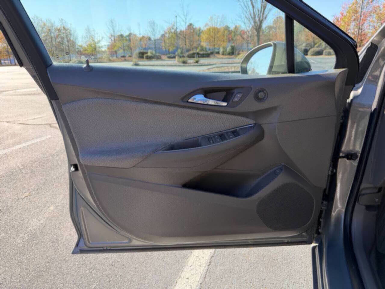 Used 2017 Chevrolet Cruze LT w/ Convenience Package image 13