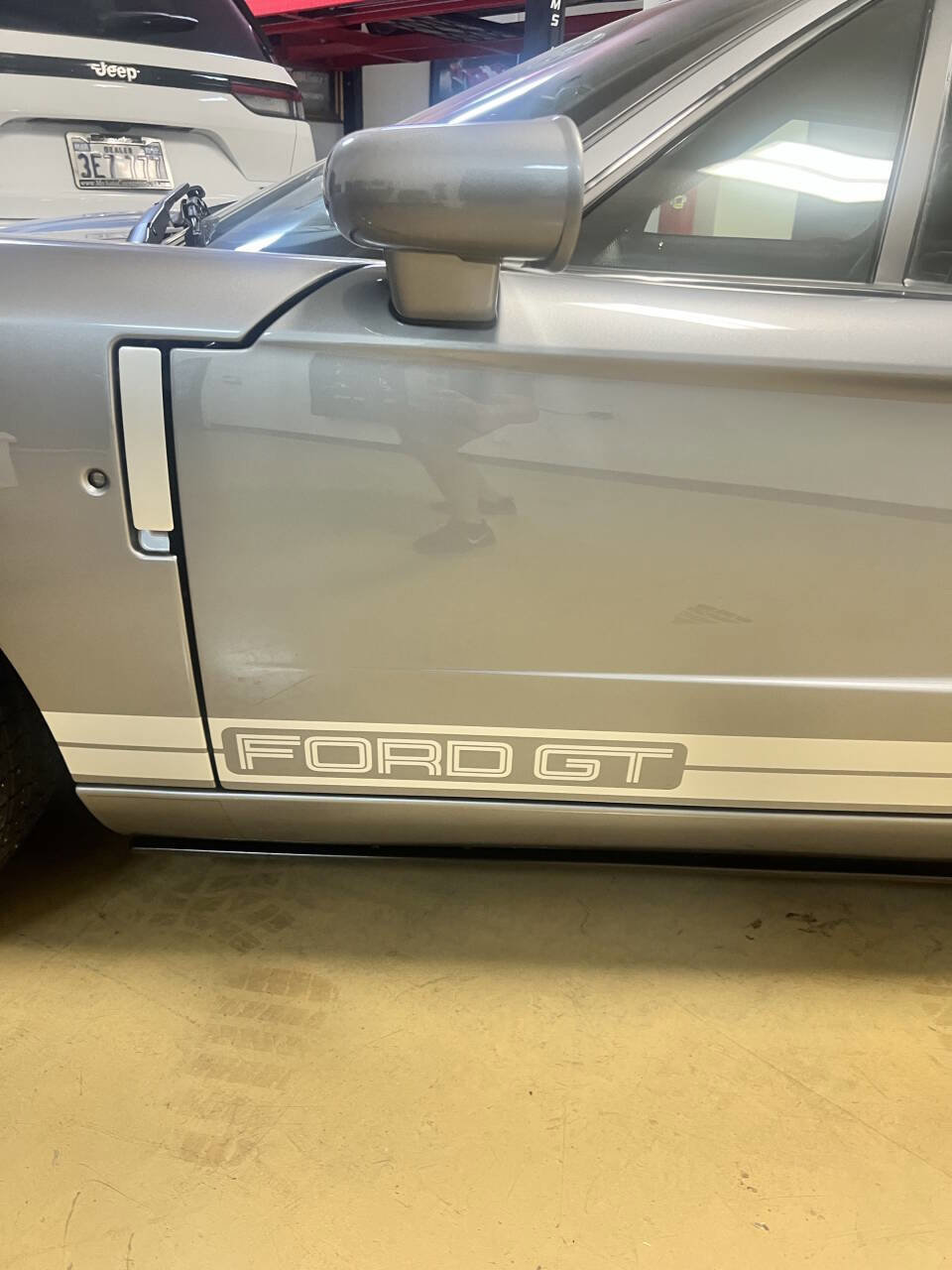 Used 2006 Ford GT RWD image 38