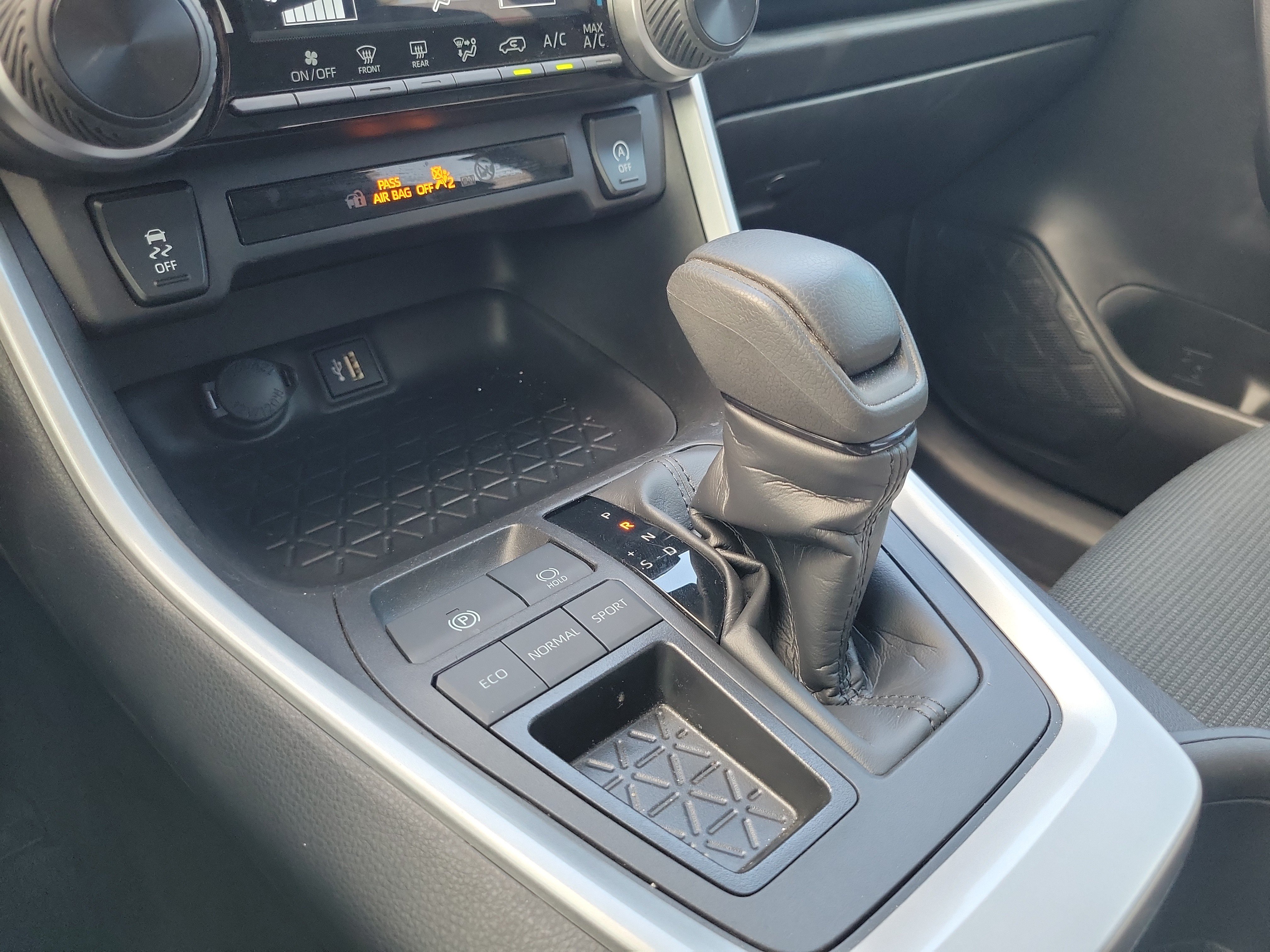 Used 2024 Toyota RAV4 LE FWD image 28