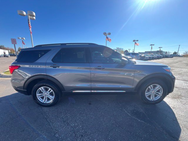 Used 2022 Ford Explorer XLT AWD/4WD image 4