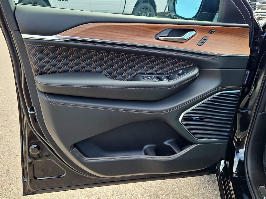New 2027 Jeep Grand Cherokee Summit AWD/4WD image 18