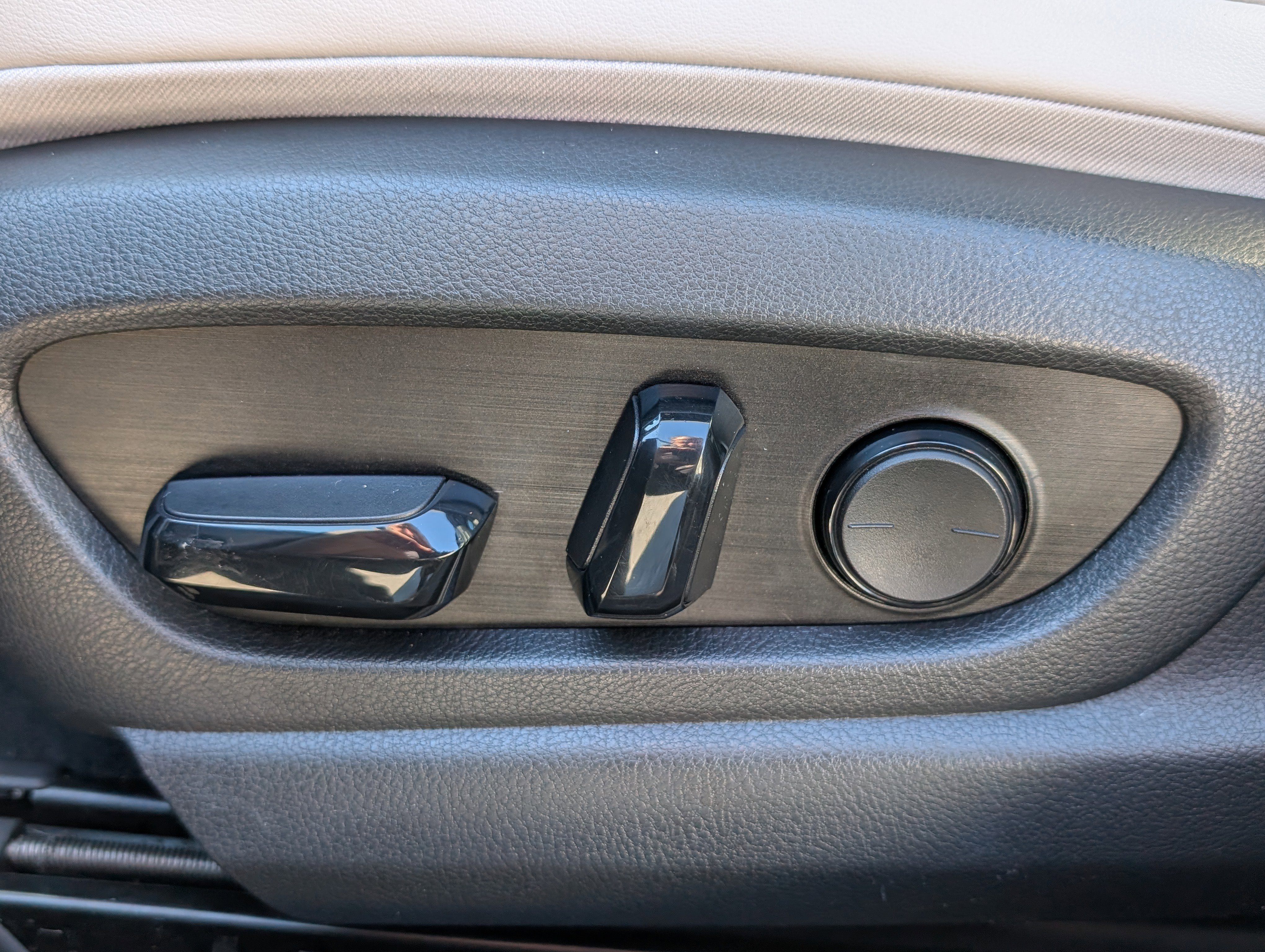 Used 2020 Lexus UX 250h w/ Premium Package image 21