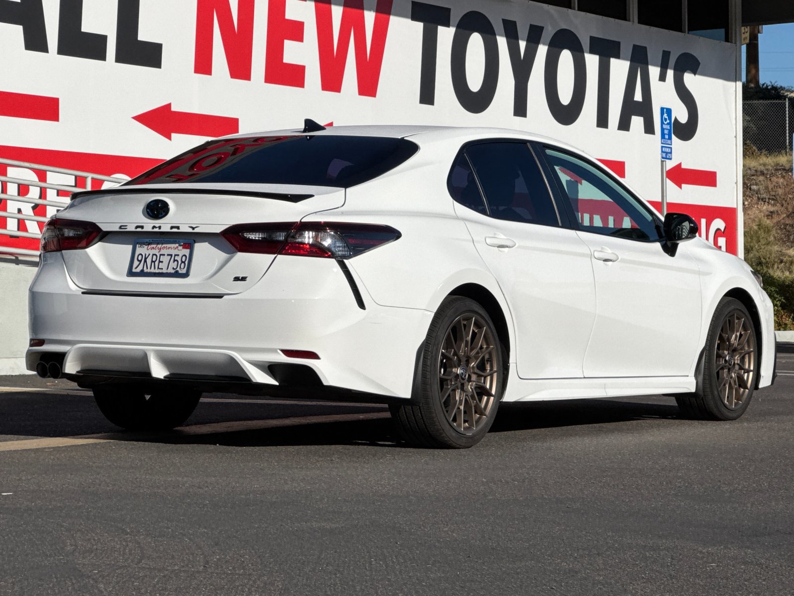 Used 2024 Toyota Camry SE w/ Convenience Package FWD image 5