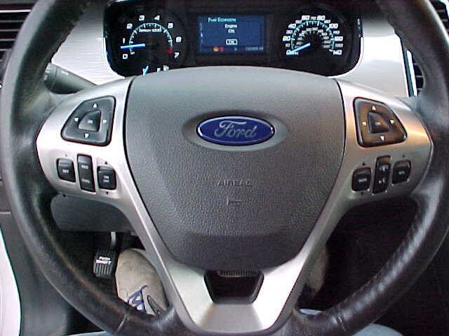 Used 2015 Ford Taurus SEL image 30