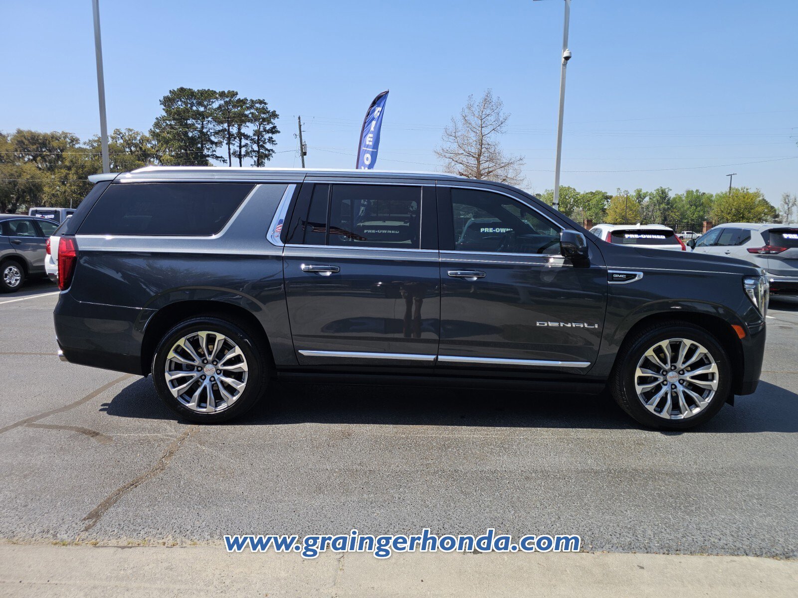 Used 2021 GMC Yukon XL Denali w/ Denali Ultimate Package image 6