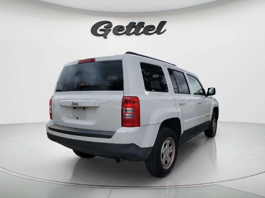 Used 2016 Jeep Patriot Sport w/ Power Value Group FWD image 3