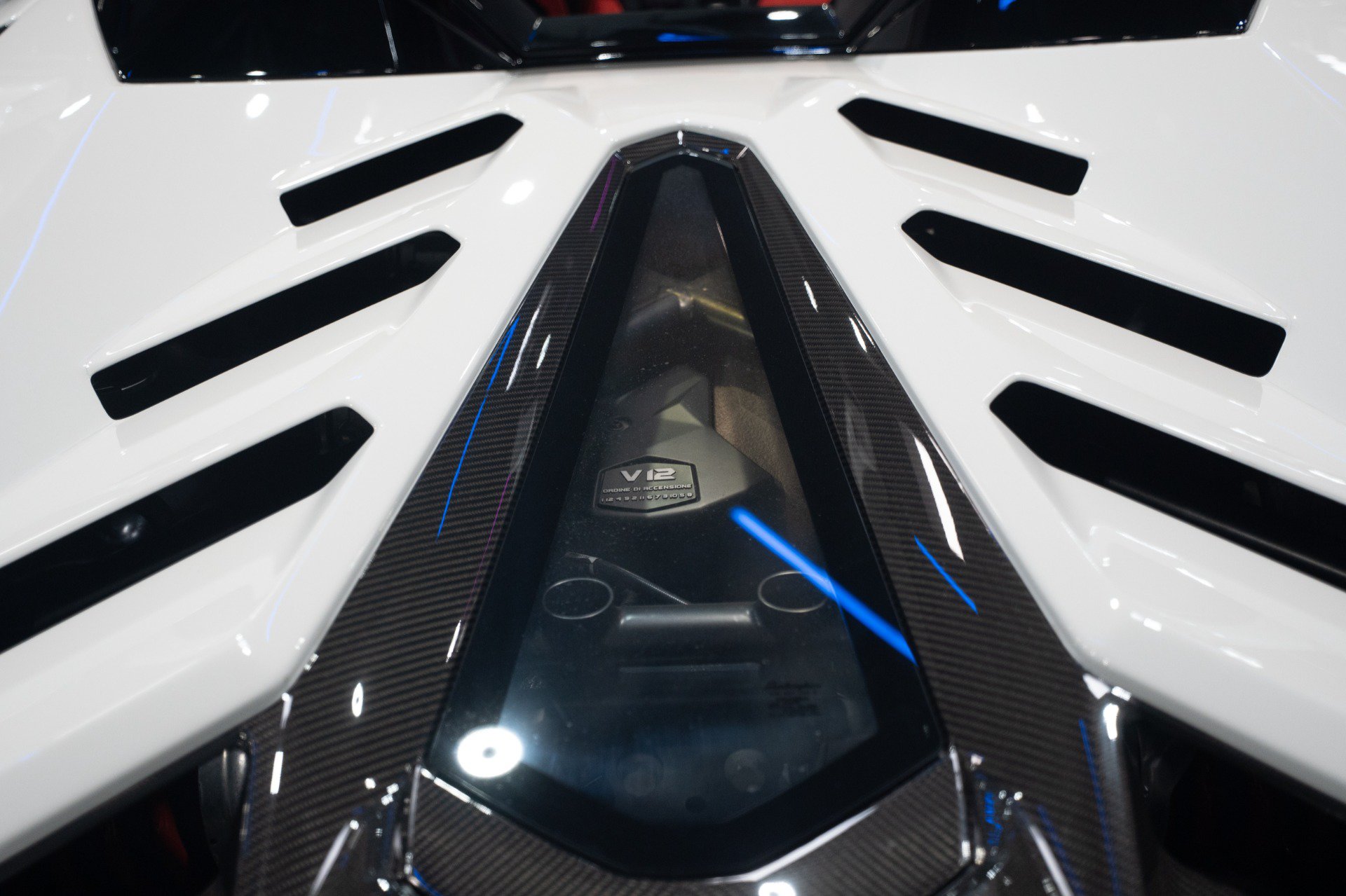Used 2020 Lamborghini Aventador SVJ AWD/4WD image 15