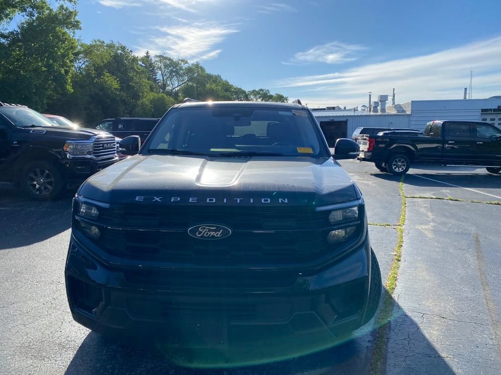 Used 2025 Ford Expedition Max Active AWD/4WD image 7