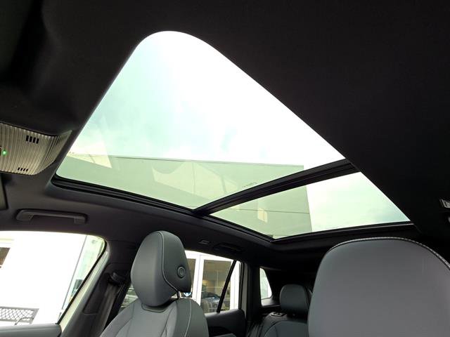 New 2025 Volkswagen Tiguan SE R-Line image 9