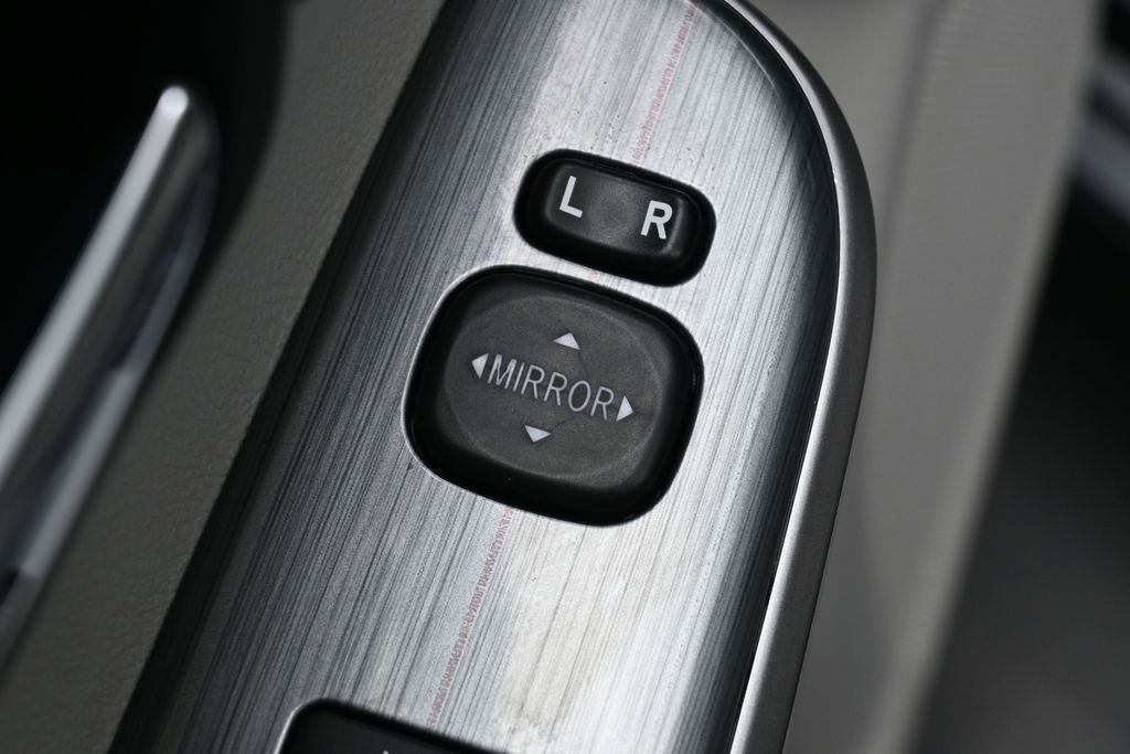 Used 2014 Toyota Camry XLE w/ Leather Package FWD image 12