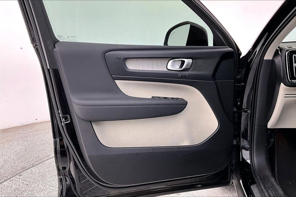 Used 2023 Volvo XC40 B5 Plus w/ Protection Package Premier AWD/4WD image 23