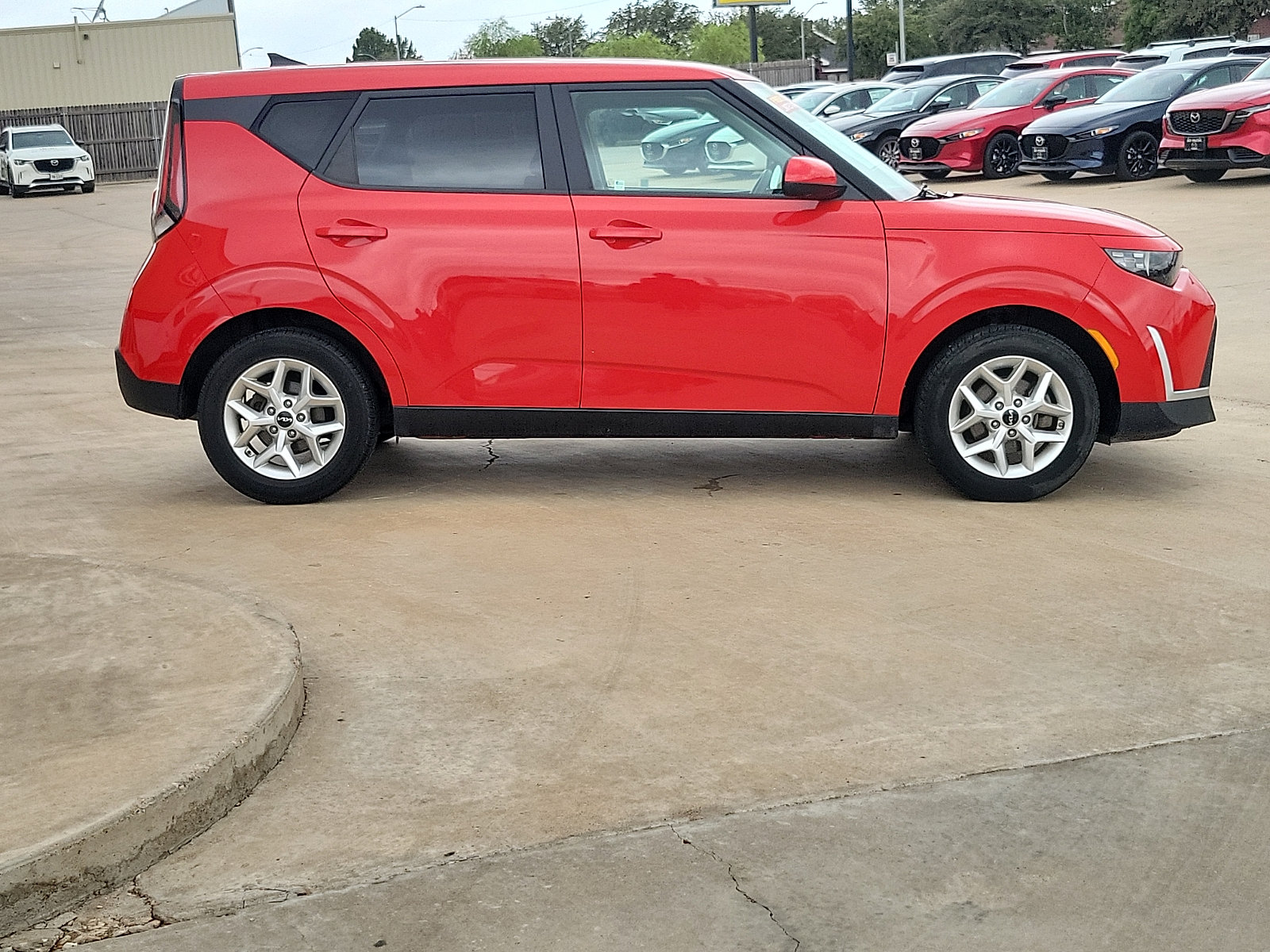 Used 2024 Kia Soul LX w/ Option Group 015 FWD image 8