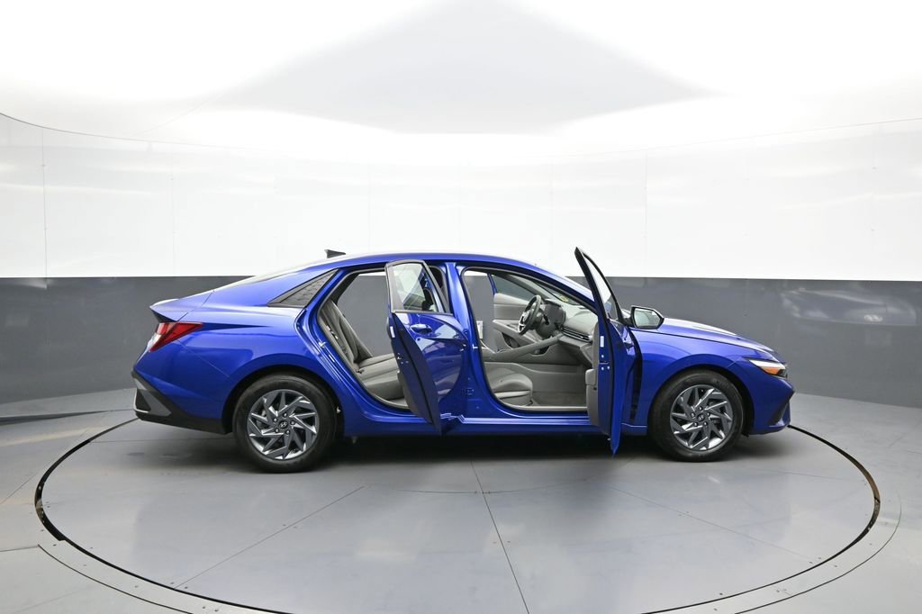 Certified 2024 Hyundai Elantra SEL FWD image 41