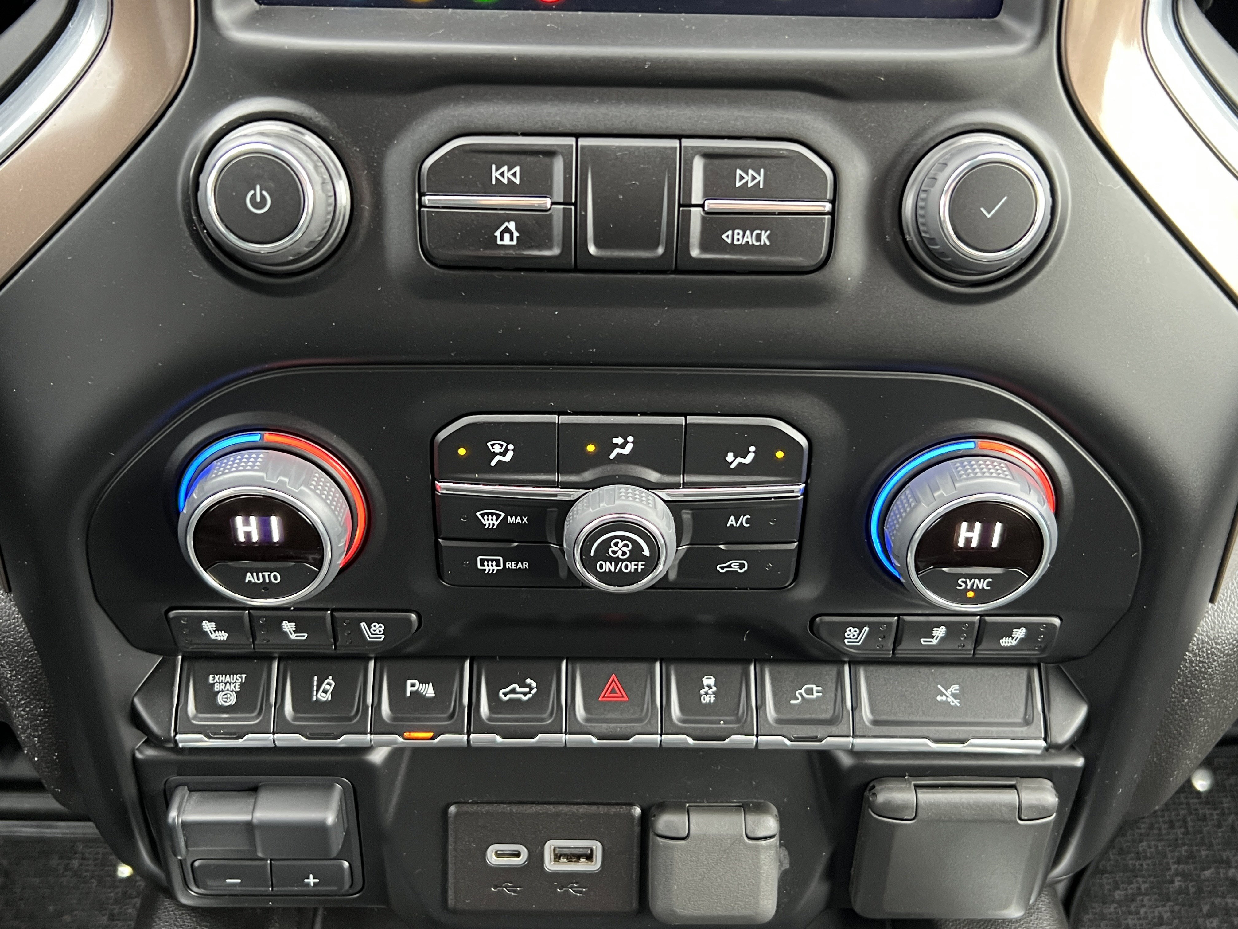Used 2023 Chevrolet Silverado 3500 High Country AWD/4WD image 30