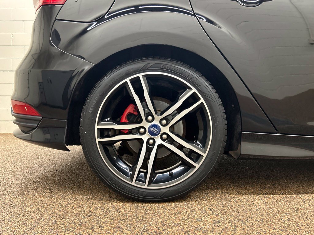 Used 2018 Ford Focus ST w/ Equipment Group 401A FWD image 30