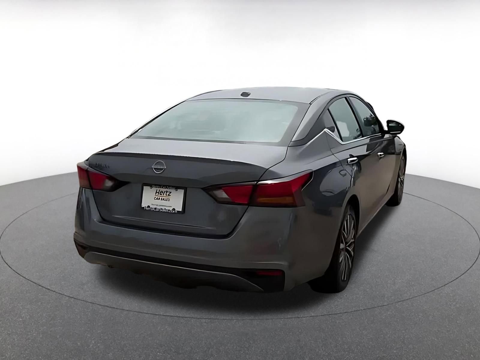 Used 2025 Nissan Altima 2.5 SV FWD image 15