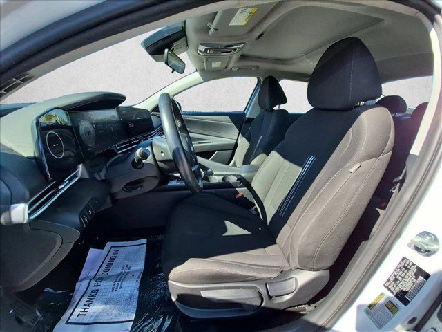 Used 2025 Hyundai Elantra SEL FWD image 15