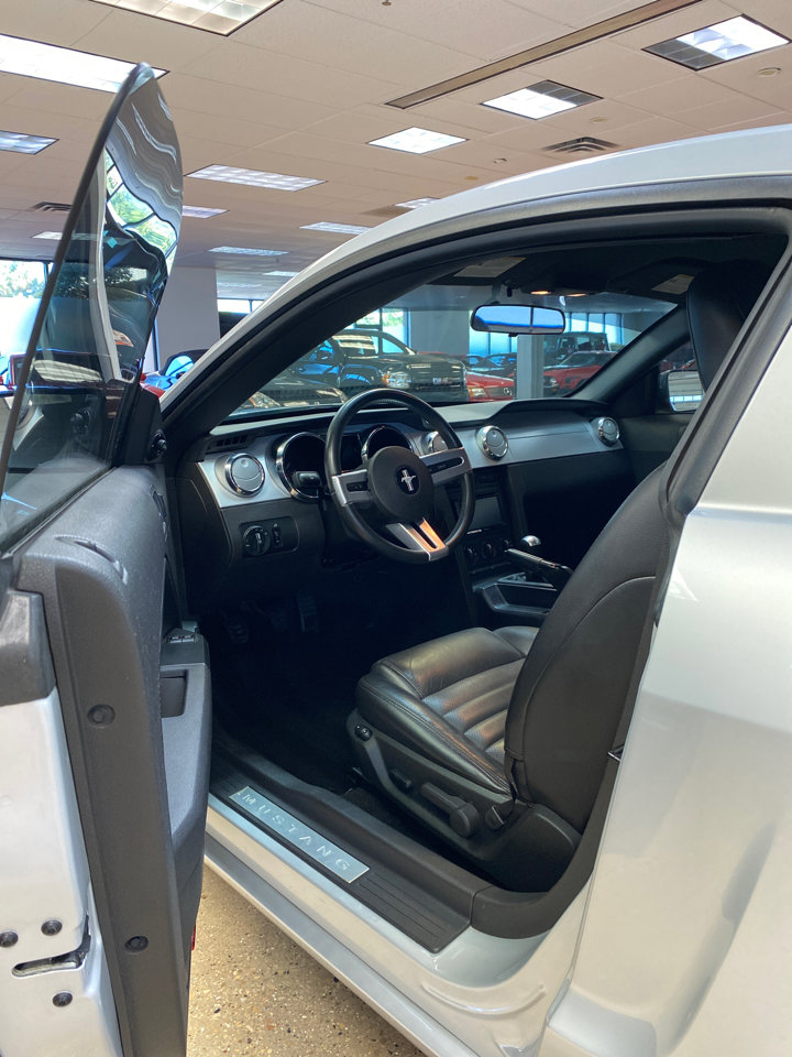 Used 2006 Ford Mustang GT RWD image 31