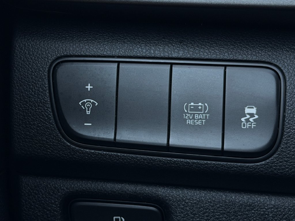 Used 2018 Kia Niro LX FWD image 15