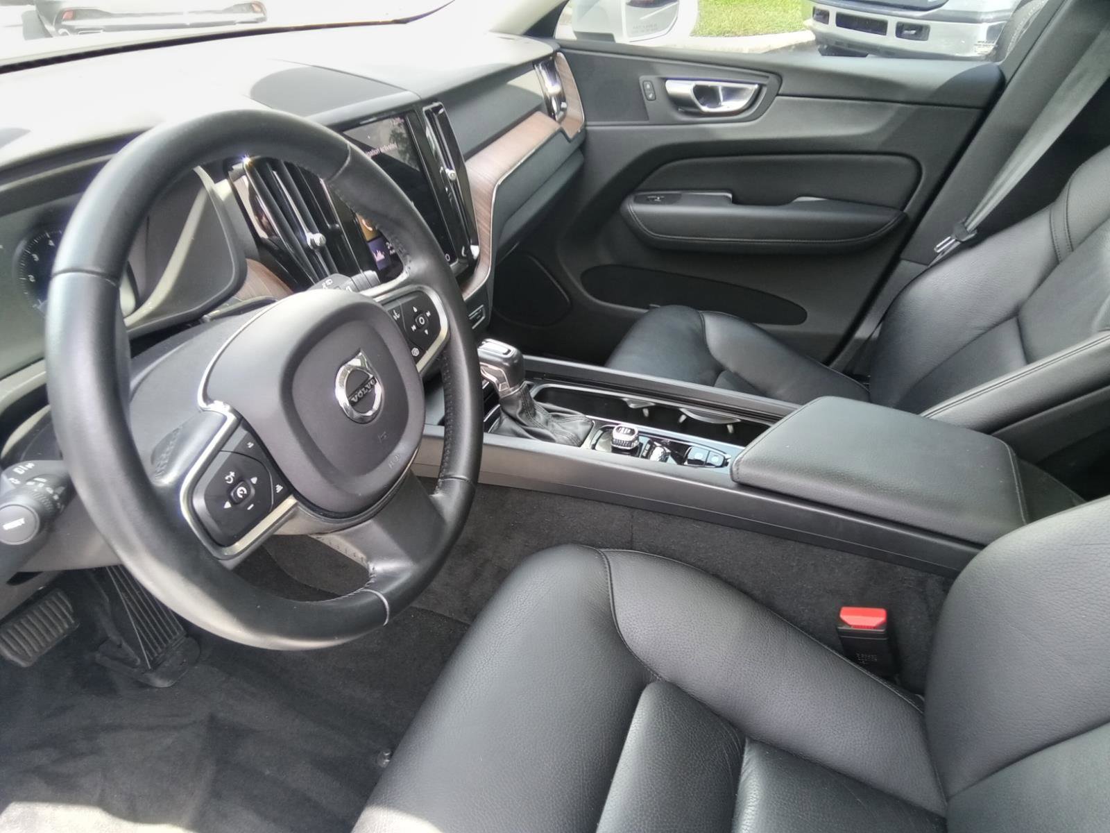 Used 2021 Volvo XC60 T5 Momentum w/ Protection Package Premier image 18