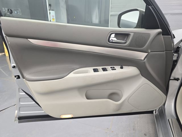 Used 2015 INFINITI Q40 w/ Moonroof Package image 23