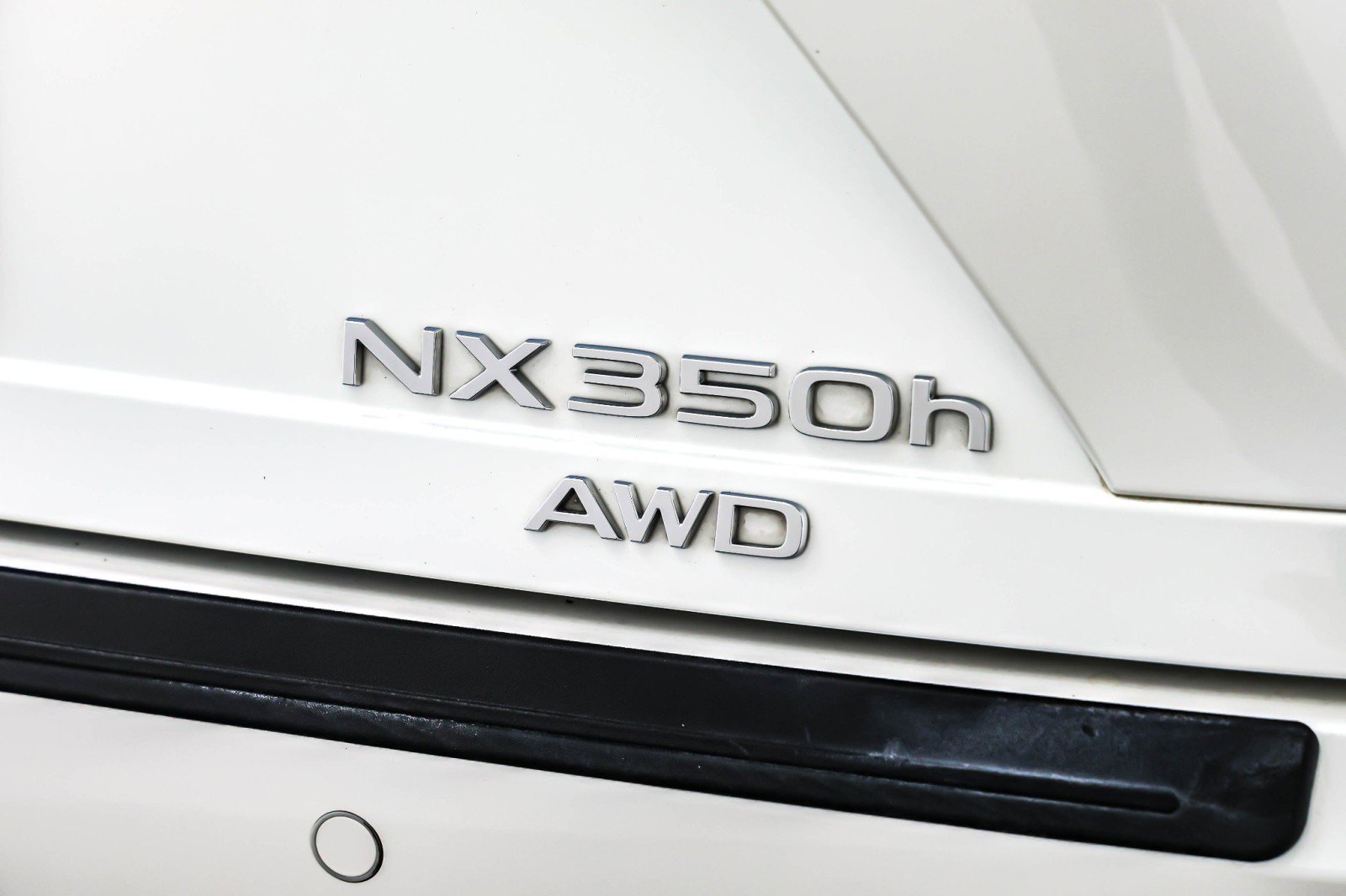 Used 2024 Lexus NX 350h AWD w/ Vision Package image 9