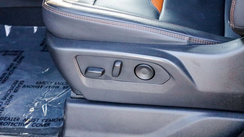 Used 2025 GMC Sierra 2500 AT4 image 25