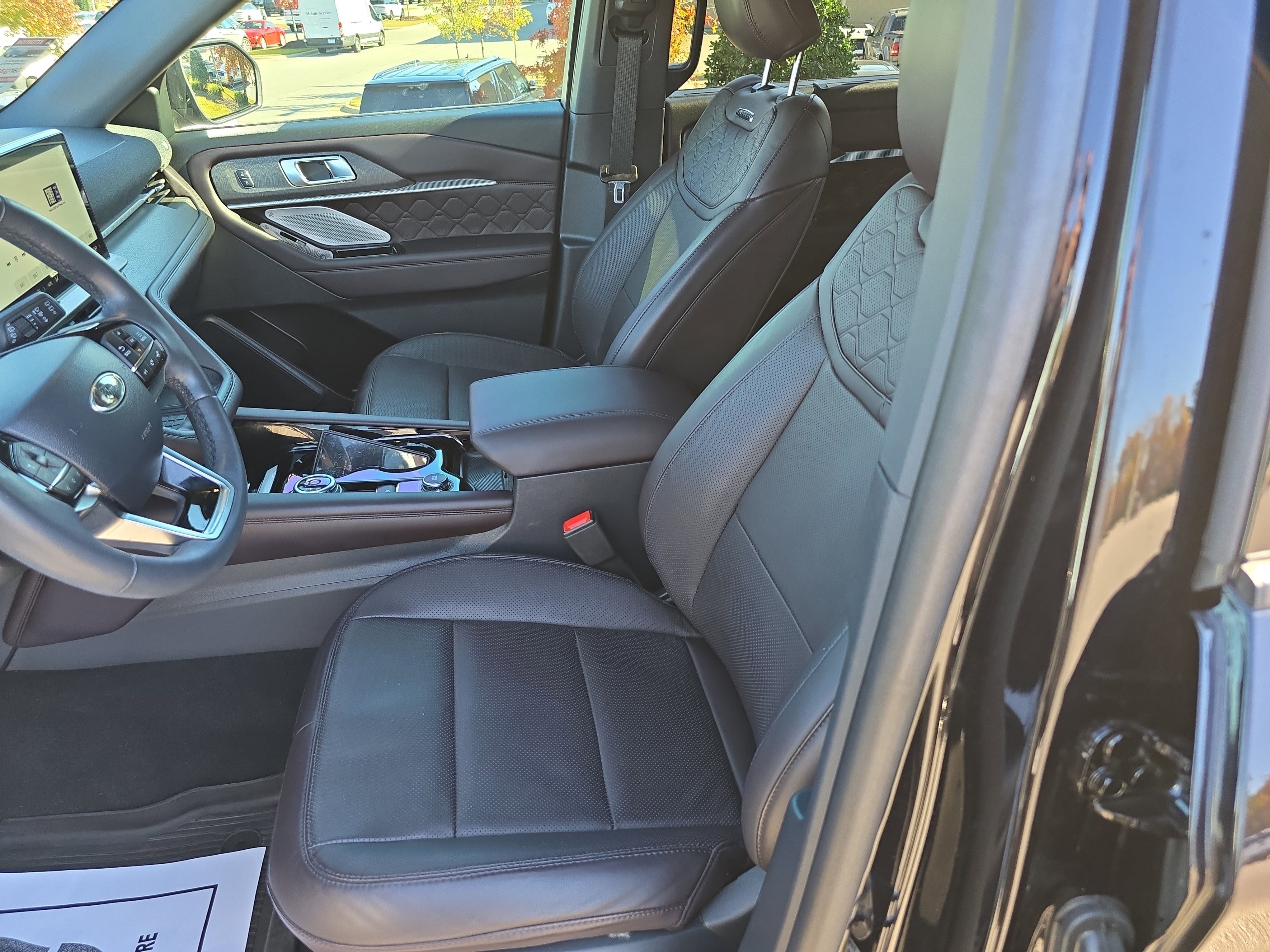 Used 2025 Ford Explorer Platinum w/ Ultimate Package image 14