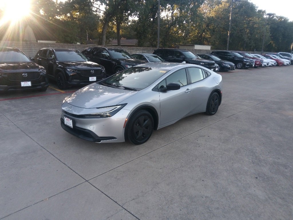 Used 2025 Toyota Prius LE