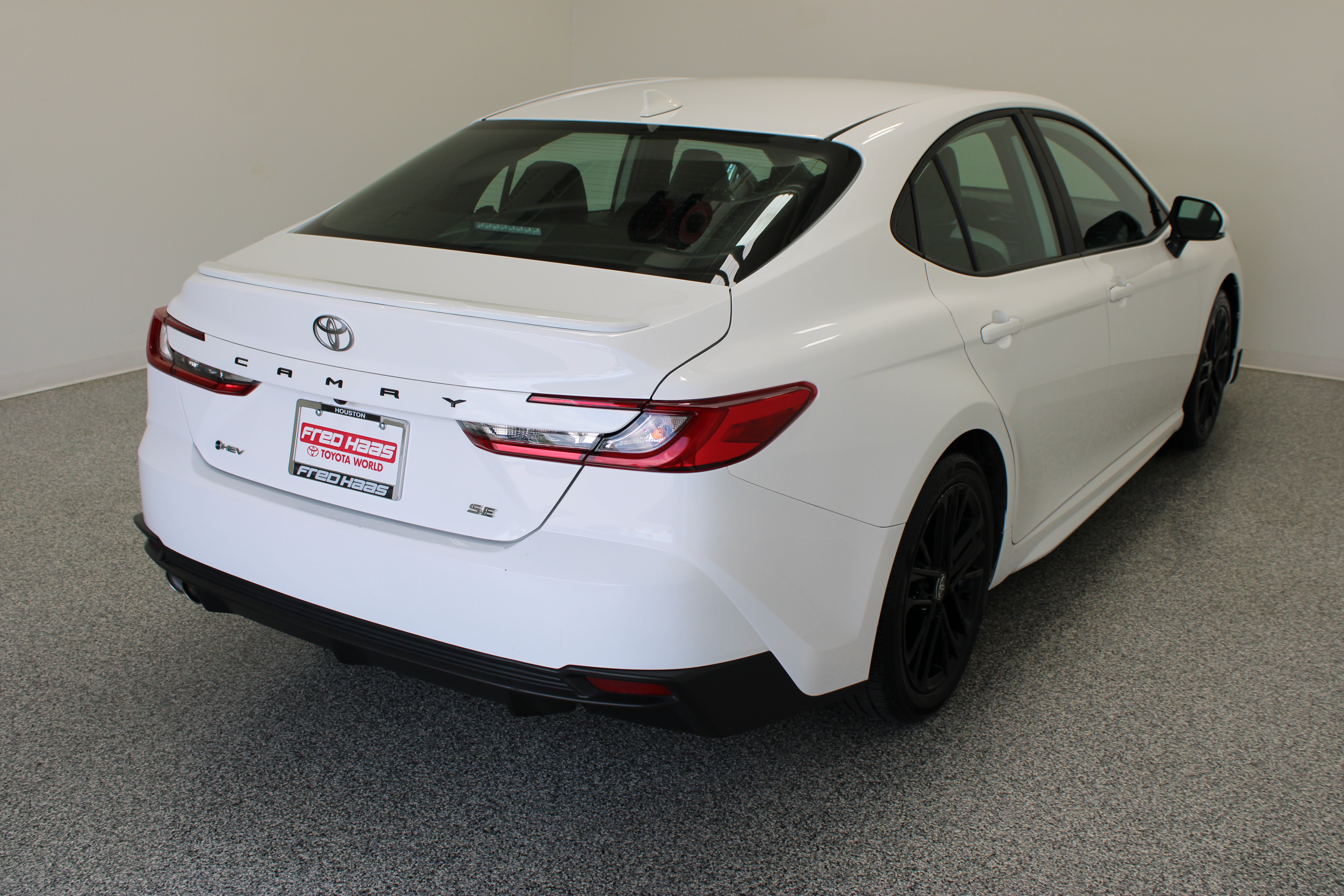 Used 2025 Toyota Camry SE FWD image 7