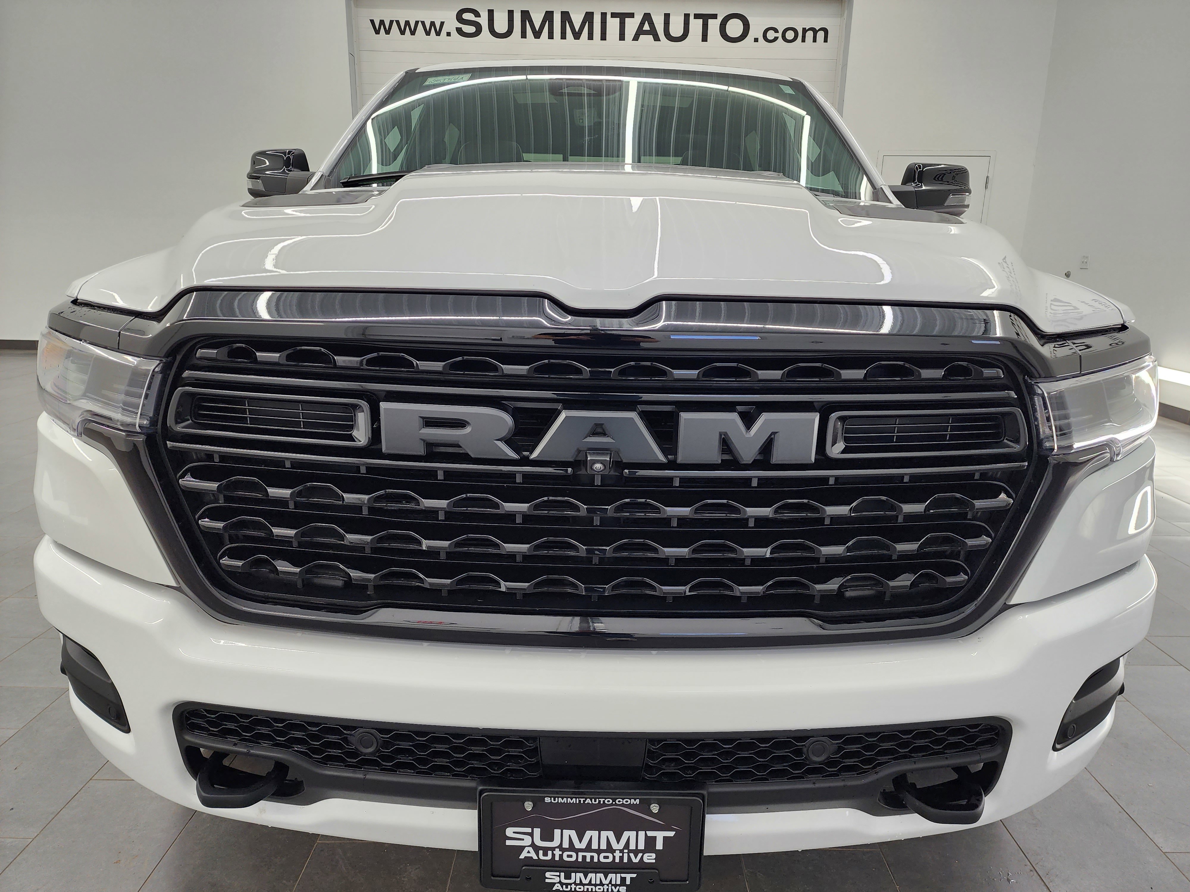 Used 2025 RAM 1500 Limited AWD/4WD image 23