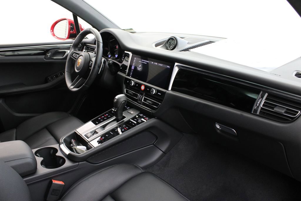 New 2026 Porsche Macan image 31