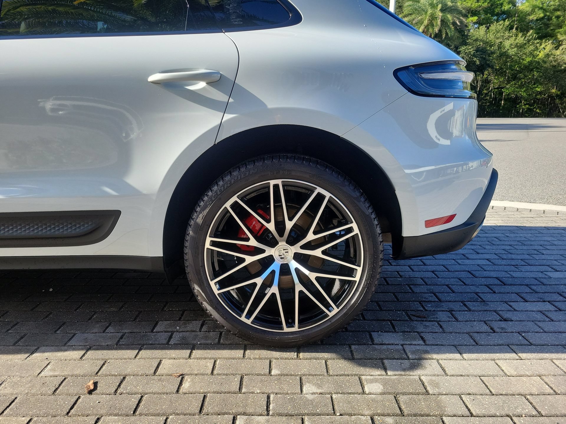 Used 2023 Porsche Macan S AWD/4WD image 8