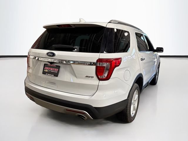 Used 2016 Ford Explorer XLT w/ Equipment Group 202A AWD/4WD image 4