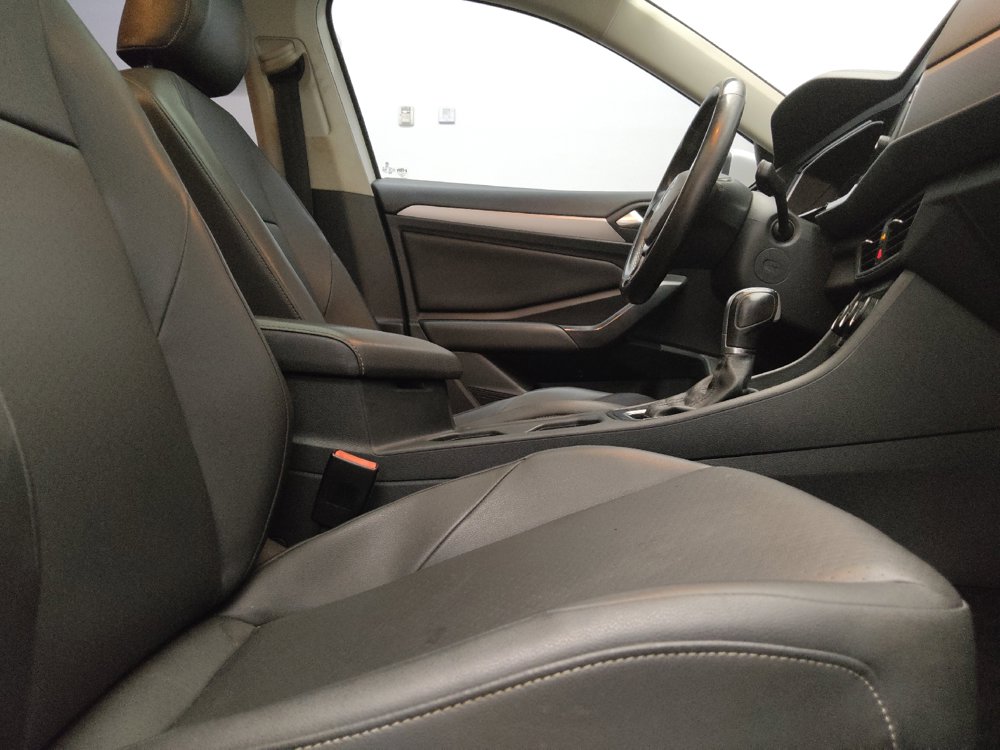 Used 2019 Volkswagen Jetta SE w/ Cold Weather Package FWD image 21