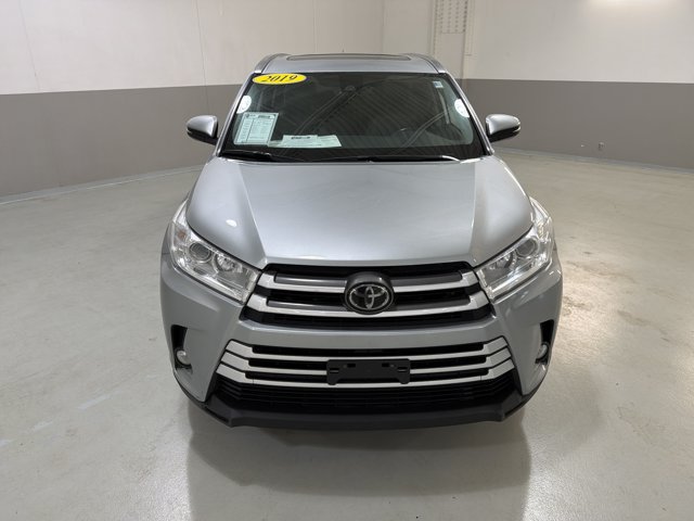 Used 2019 Toyota Highlander XLE AWD/4WD image 3