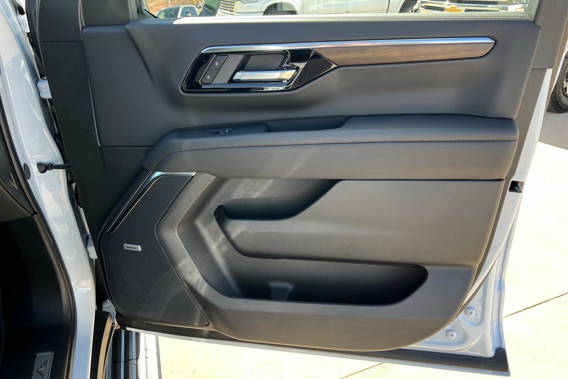 New 2026 Chevrolet Suburban High Country image 25